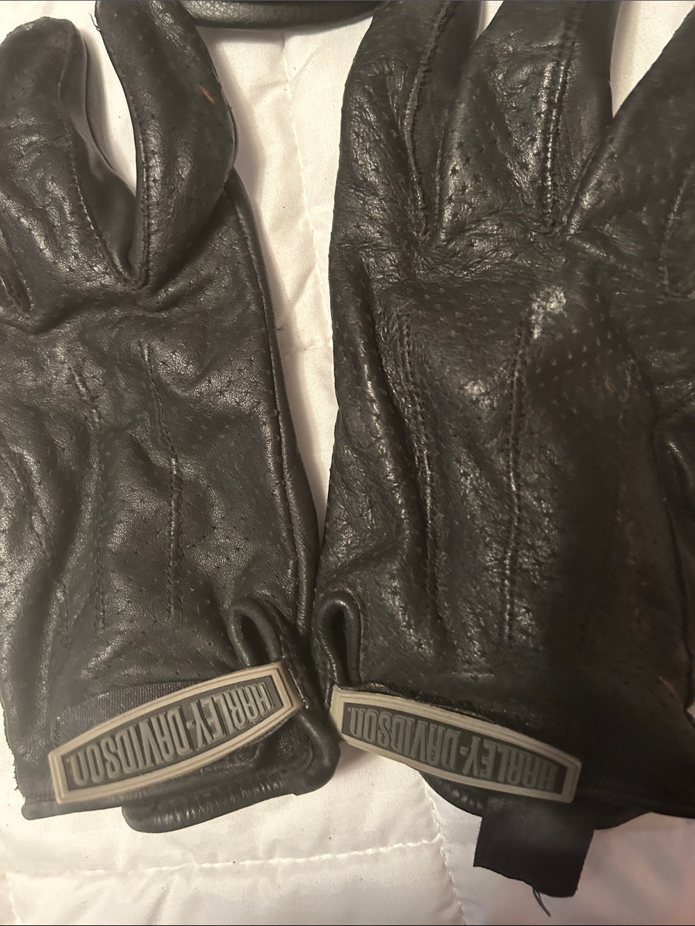 Harley-Davidson Black Leather Gloves and Hat - Picture 5 of 13